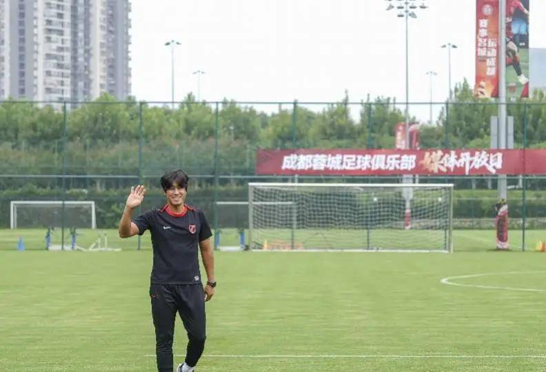 英雄联盟S15赛-关于赛地聚焦：英超今夜热度飙升；成都蓉城官宣签约；悬念犹存；更衣室氛围转暖的信息